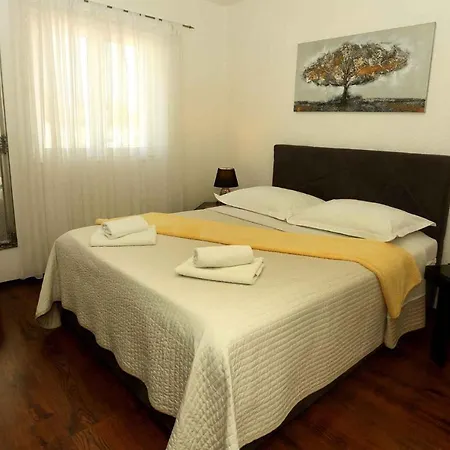 Holiday In Okrug Gornji 36110