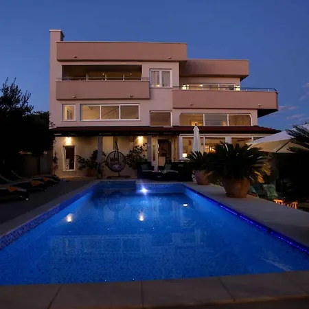 Holiday In Okrug Gornji 36110 Dom wakacyjny Trogir